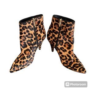 Vince Camuto cow hair Nandi2 Booties NWT on bottom SZ 7